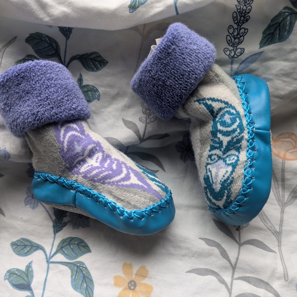 Tlingit Native Alaskan Blue and Purple Baby Booties 6m-9m Tlingit Line Form - Picture 3 of 3